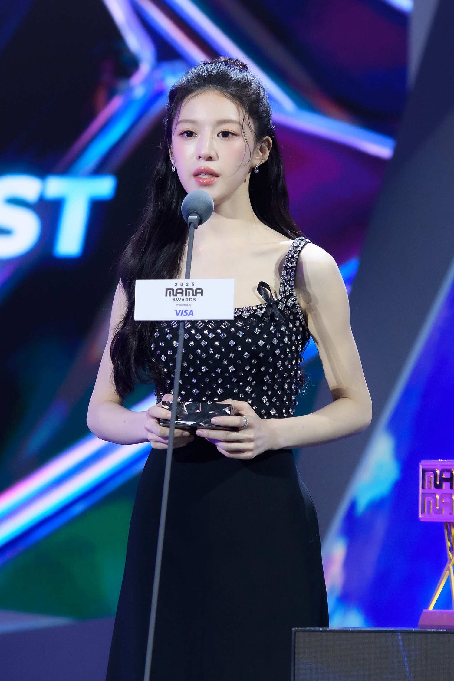 Behind-the-scenes cut of Go Younjung