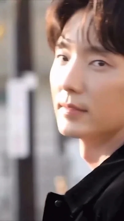 Behind-the-scenes cut of Lee Joongi