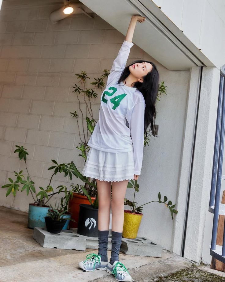 Behind-the-scenes cut of Son Naeun
