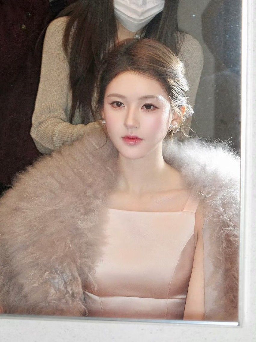 Behind-the-scenes cut of Zhao Lusi