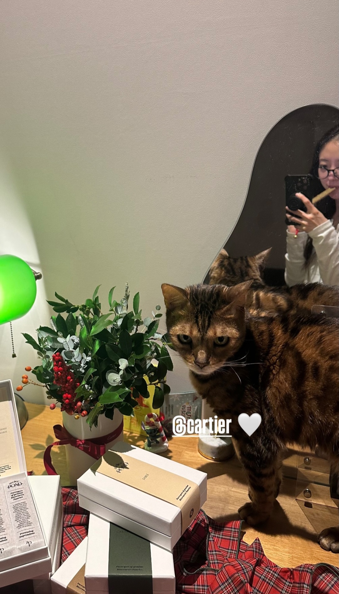 Behind-the-scenes cut of Lee Seyoung