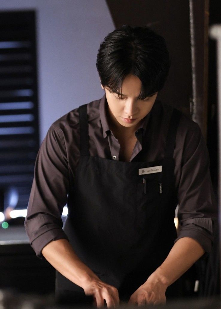 Behind-the-scenes cut of Lee Seunggi
