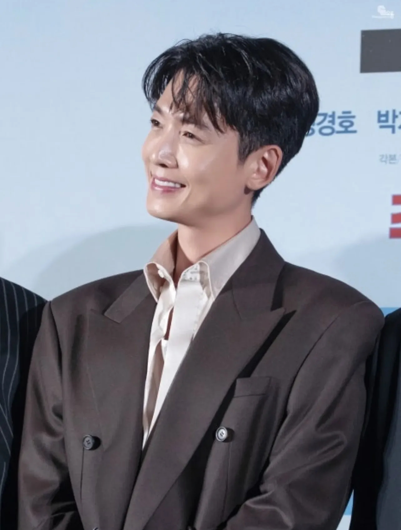 チョン・ギョンホの最近の活動ショット