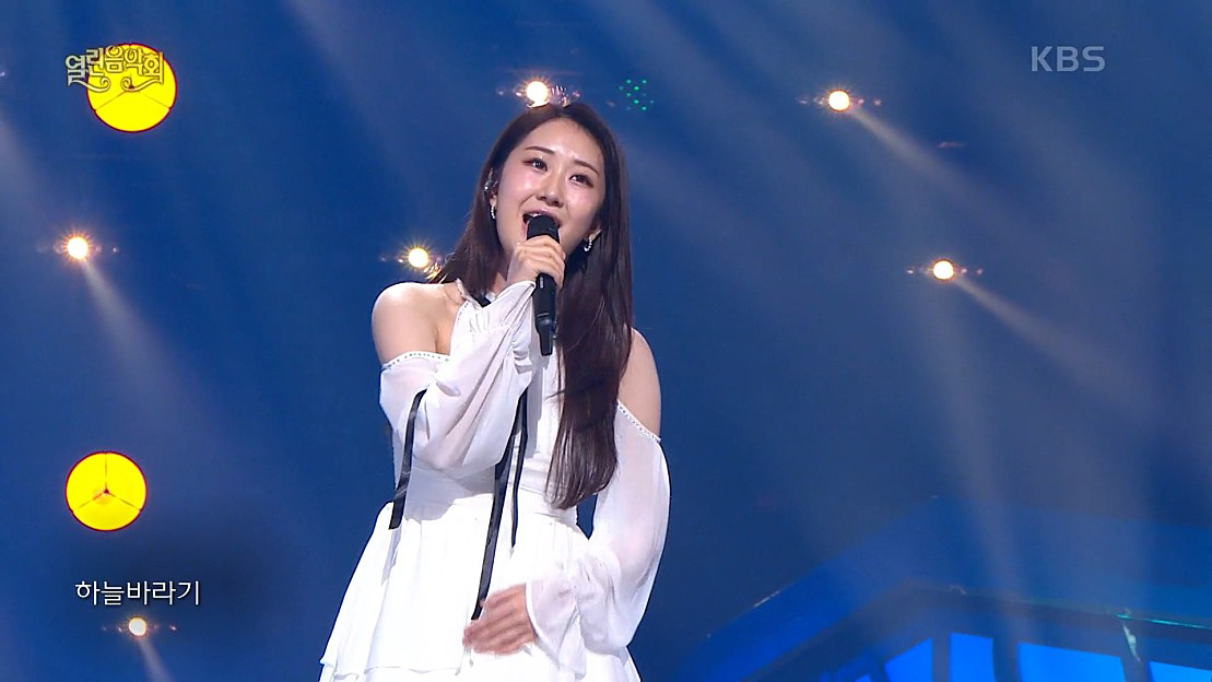 Behind-the-scenes cut of Jeon Yujin