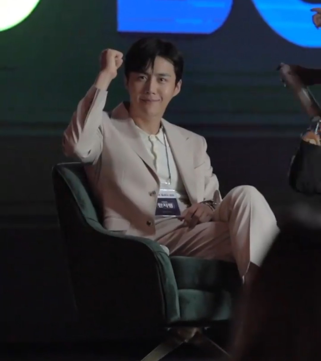 A moment captured by a fan of Kim Seonho
