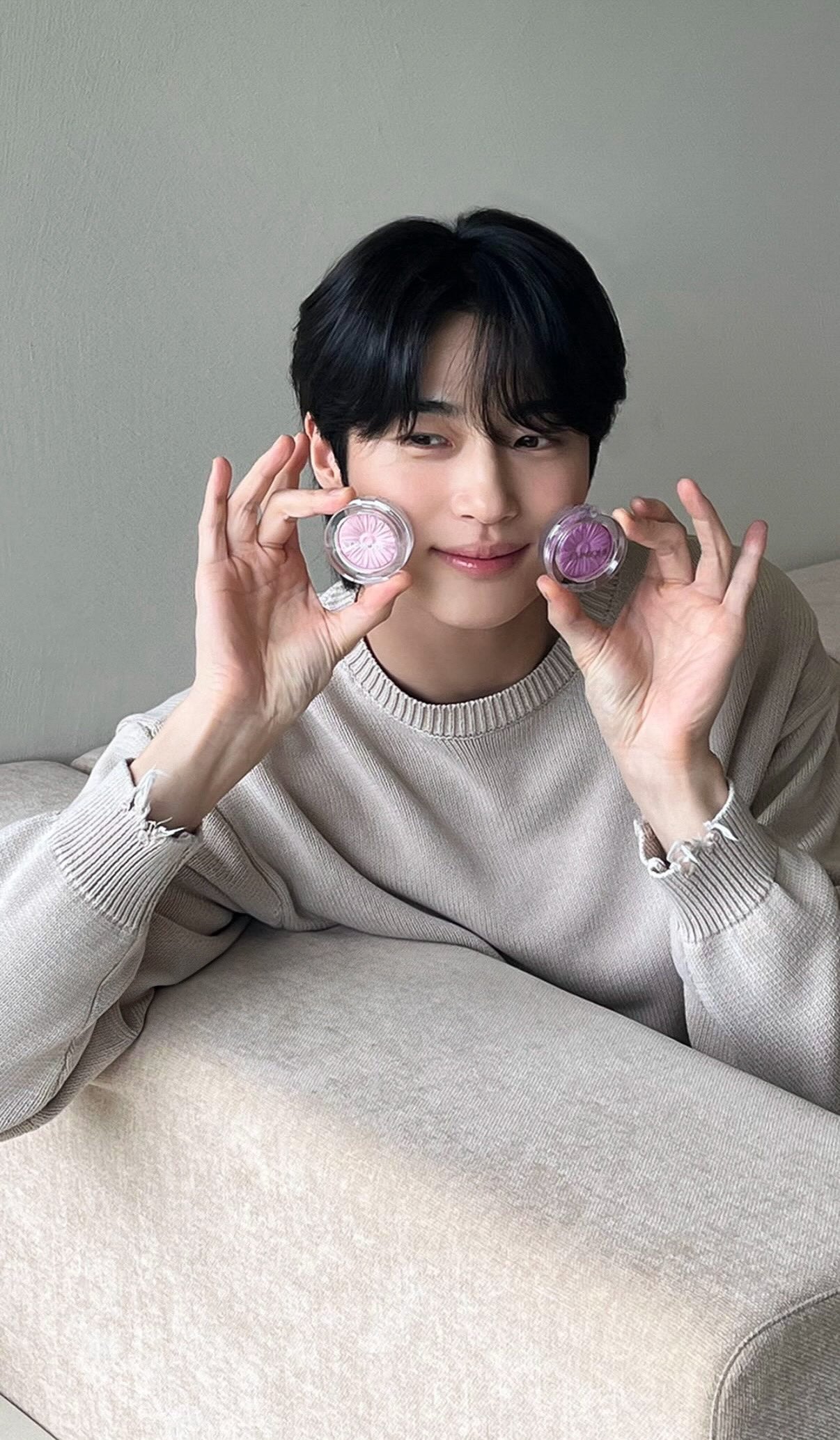 Latest photo of Byeon Wooseok