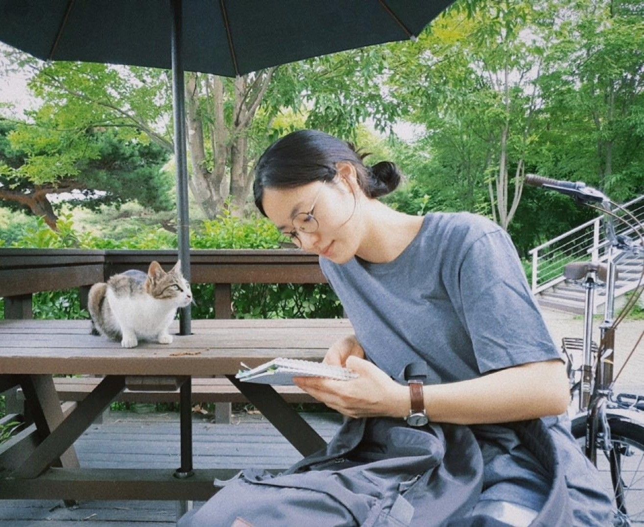 Behind-the-scenes cut of Jeon Yeobeen