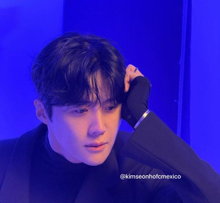 A moment captured by a fan of Kim Seonho