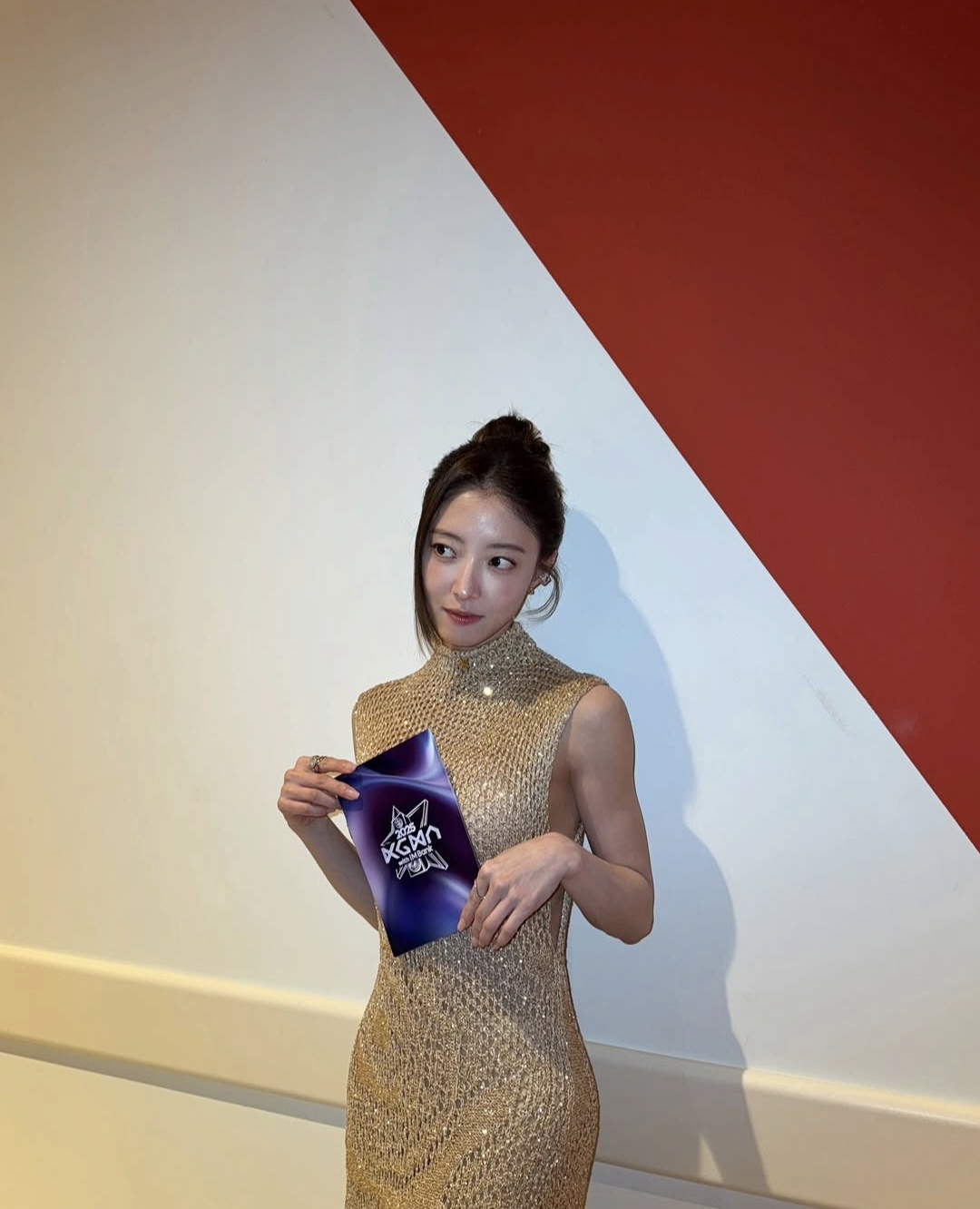 Behind-the-scenes cut of Lee Seyoung