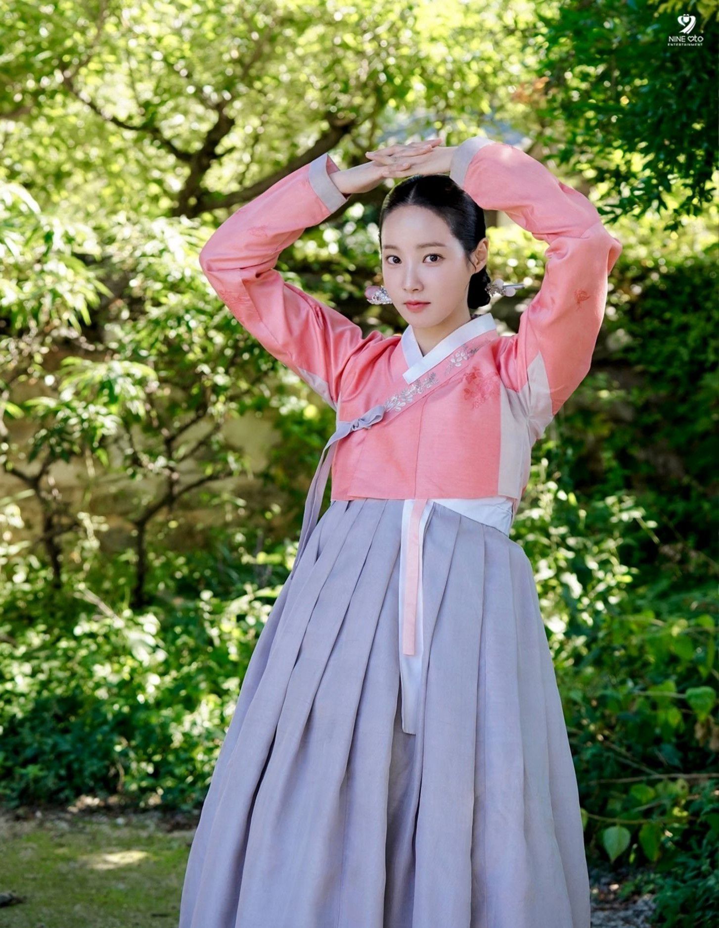 Behind-the-scenes cut of Yeonwoo