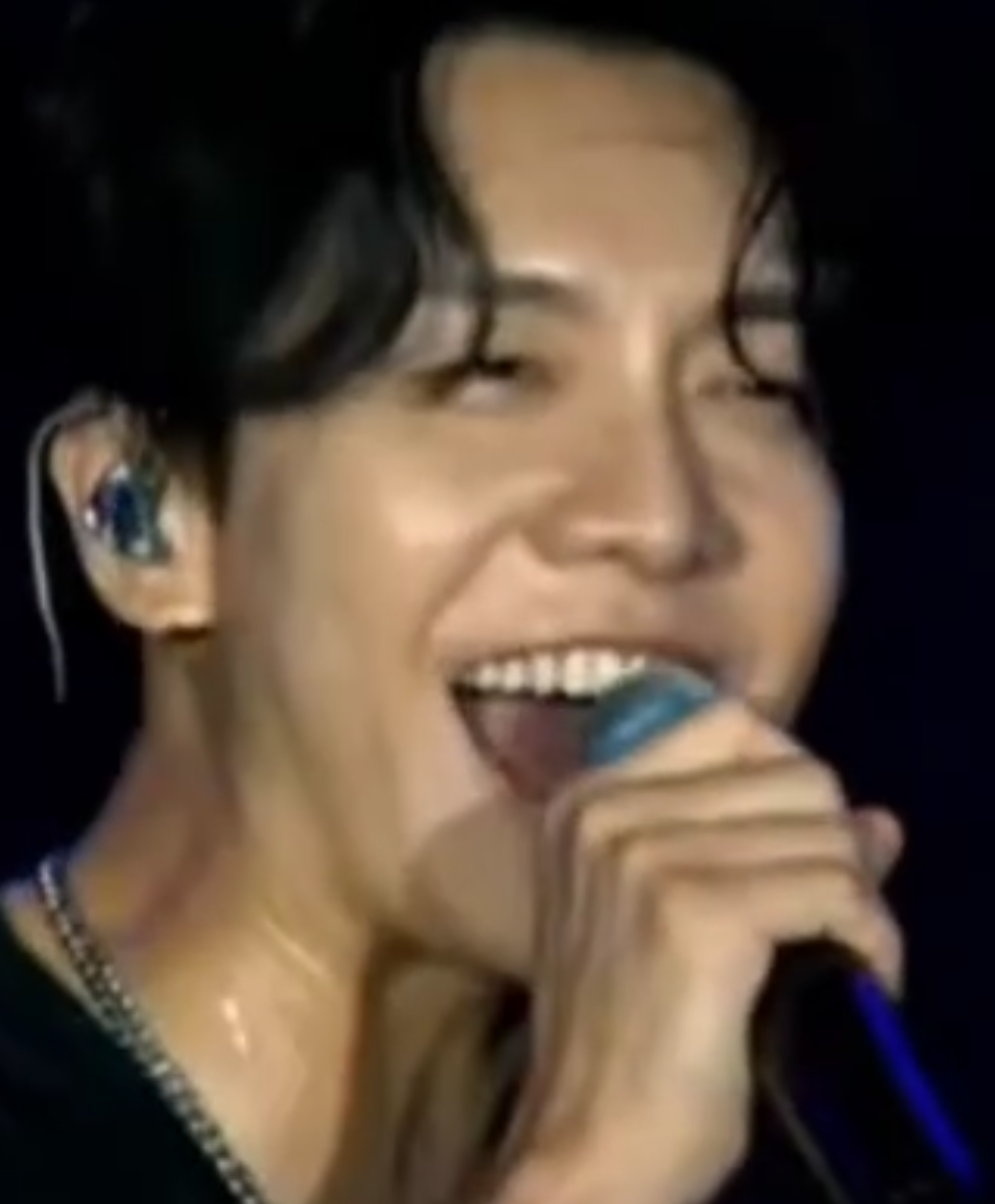 Recent activity shot of Lee Seunggi