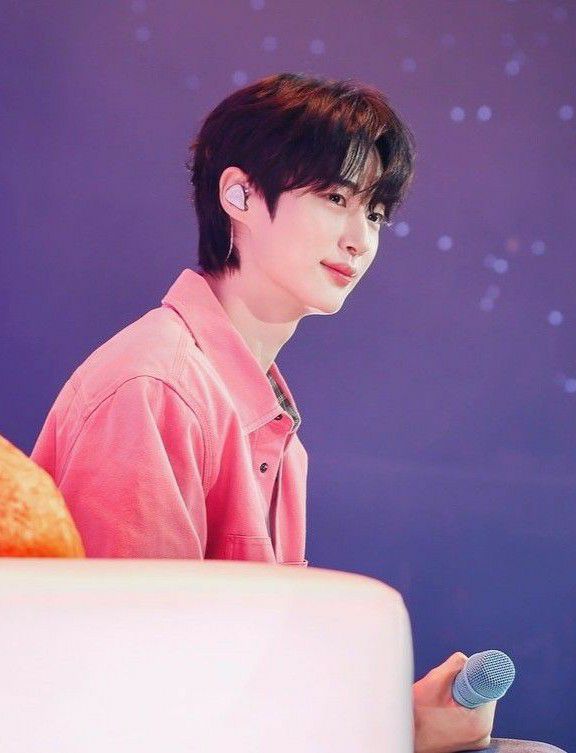 Latest photo of Byeon Wooseok