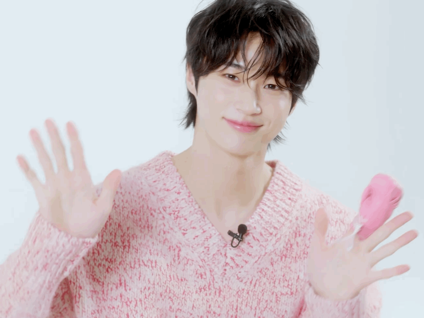 Behind-the-scenes cut of Byeon Wooseok
