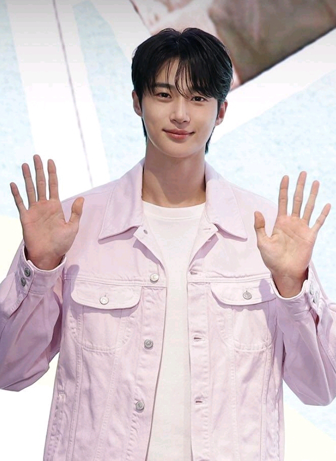 A moment captured by a fan of Byeon Wooseok