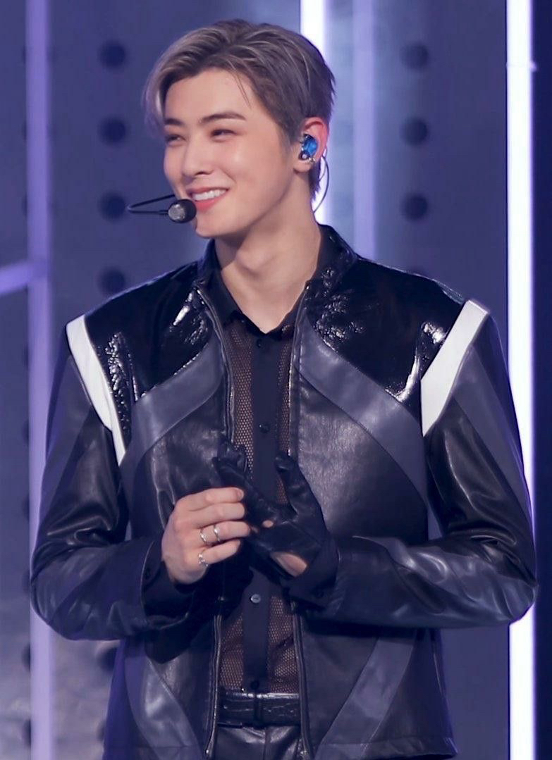 Recent activity shot of Cha Eunwoo