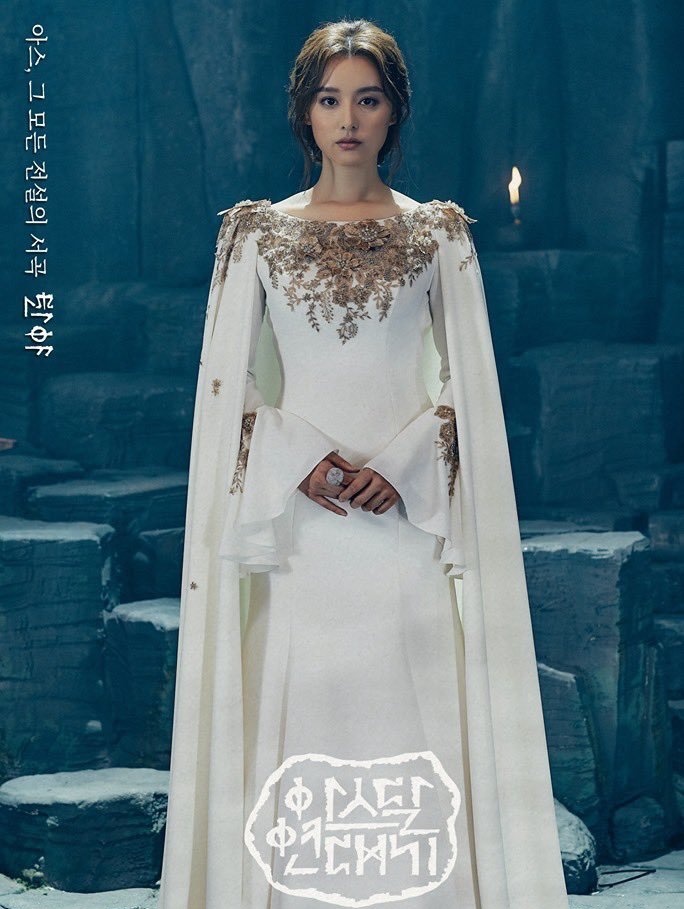 Behind-the-scenes cut of Kim Jiwon
