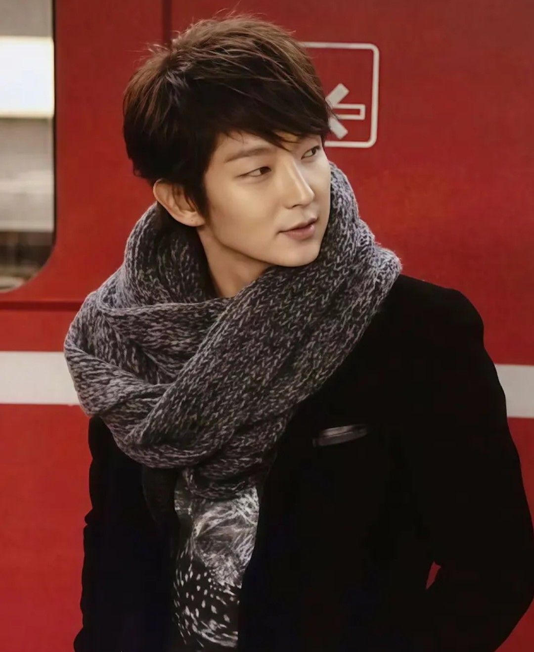 A moment captured by a fan of Lee Joongi