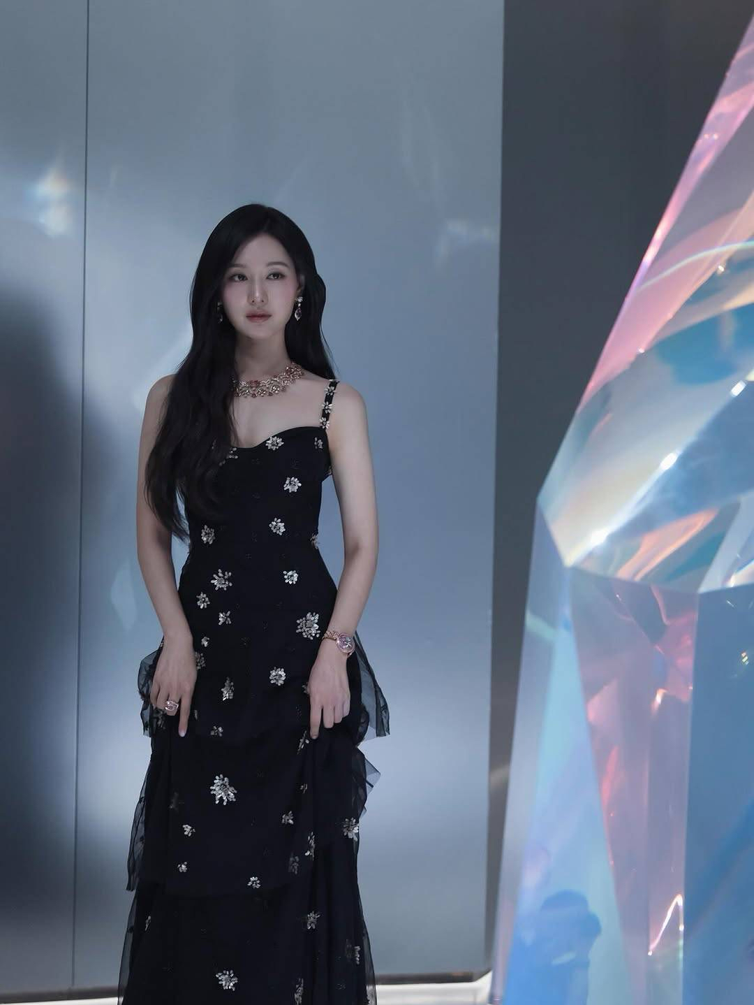 Behind-the-scenes cut of Kim Jiwon