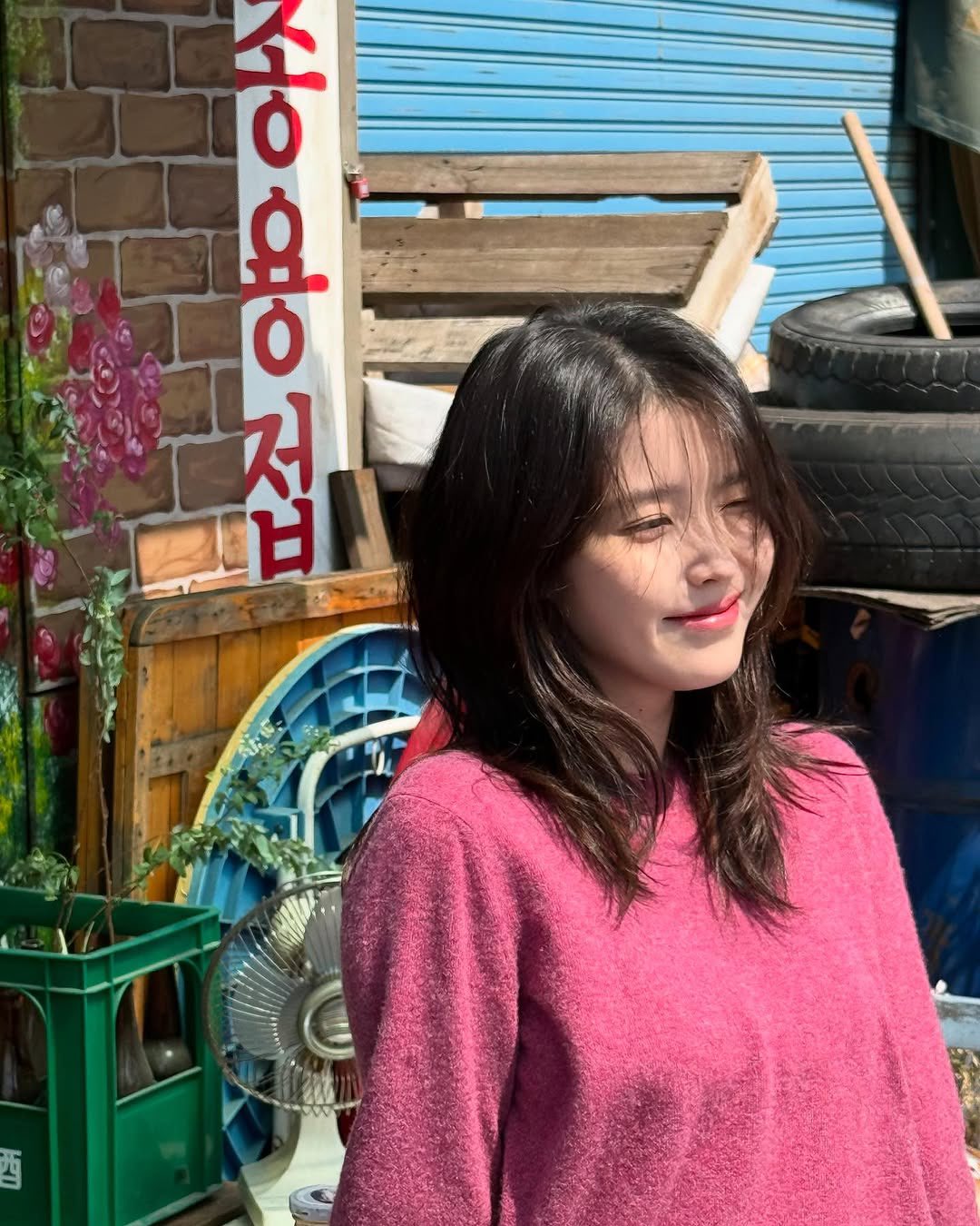 Behind-the-scenes cut of IU