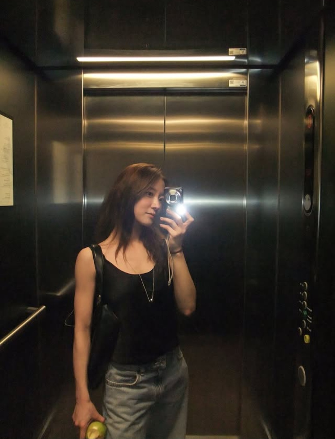 Behind-the-scenes cut of Lee Seyoung