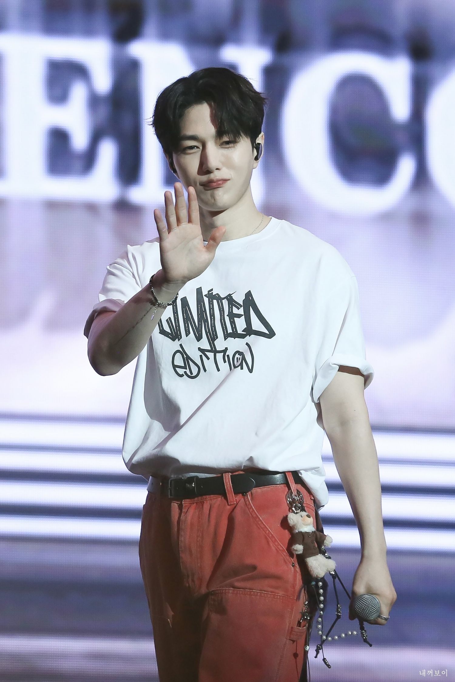 Recent activity shot of Kim Myungsoo (L)