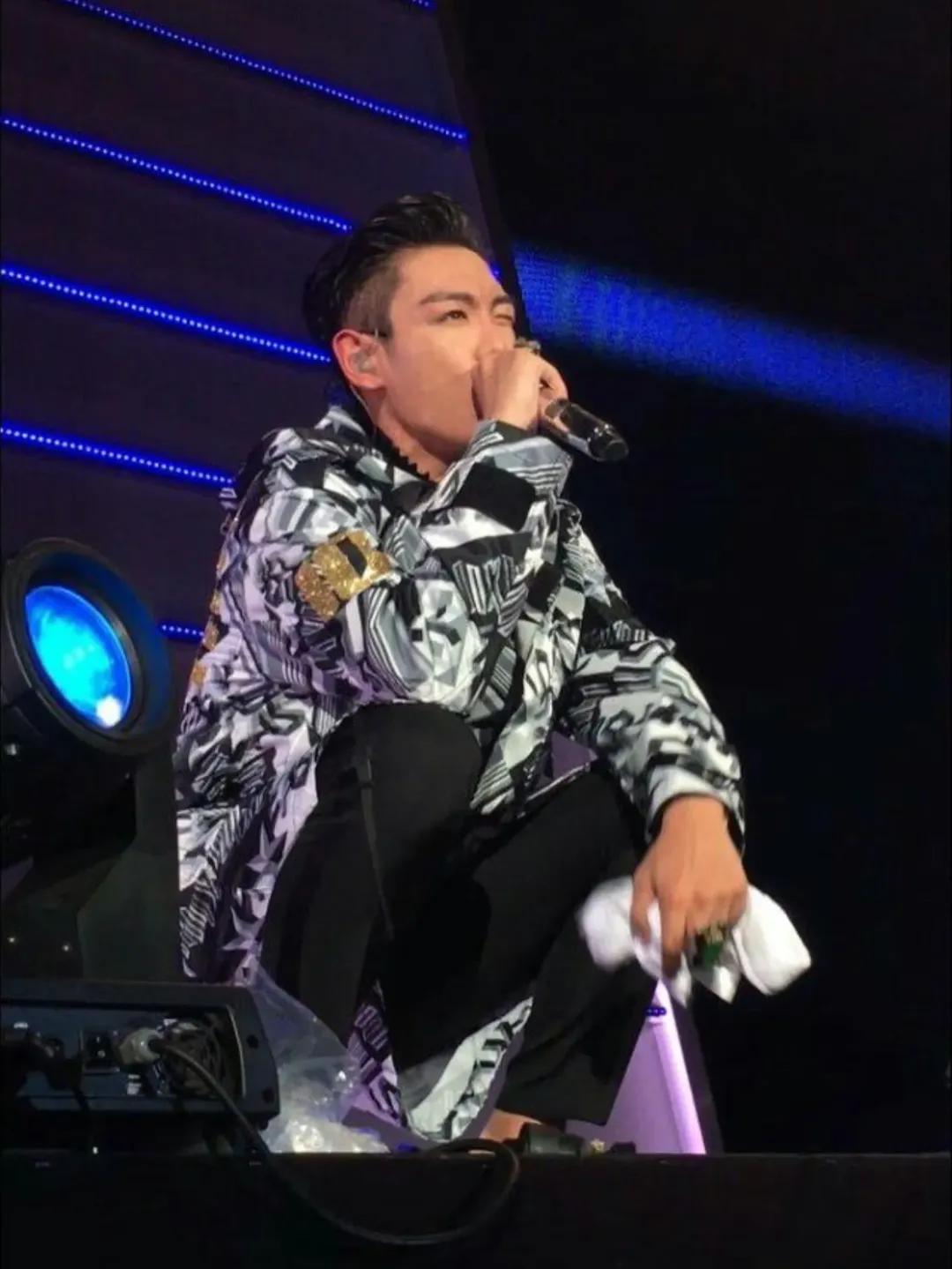 A moment captured by a fan of T.O.P