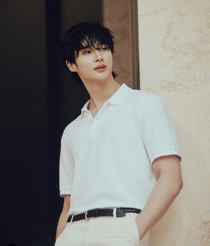 Behind-the-scenes cut of Byeon Wooseok