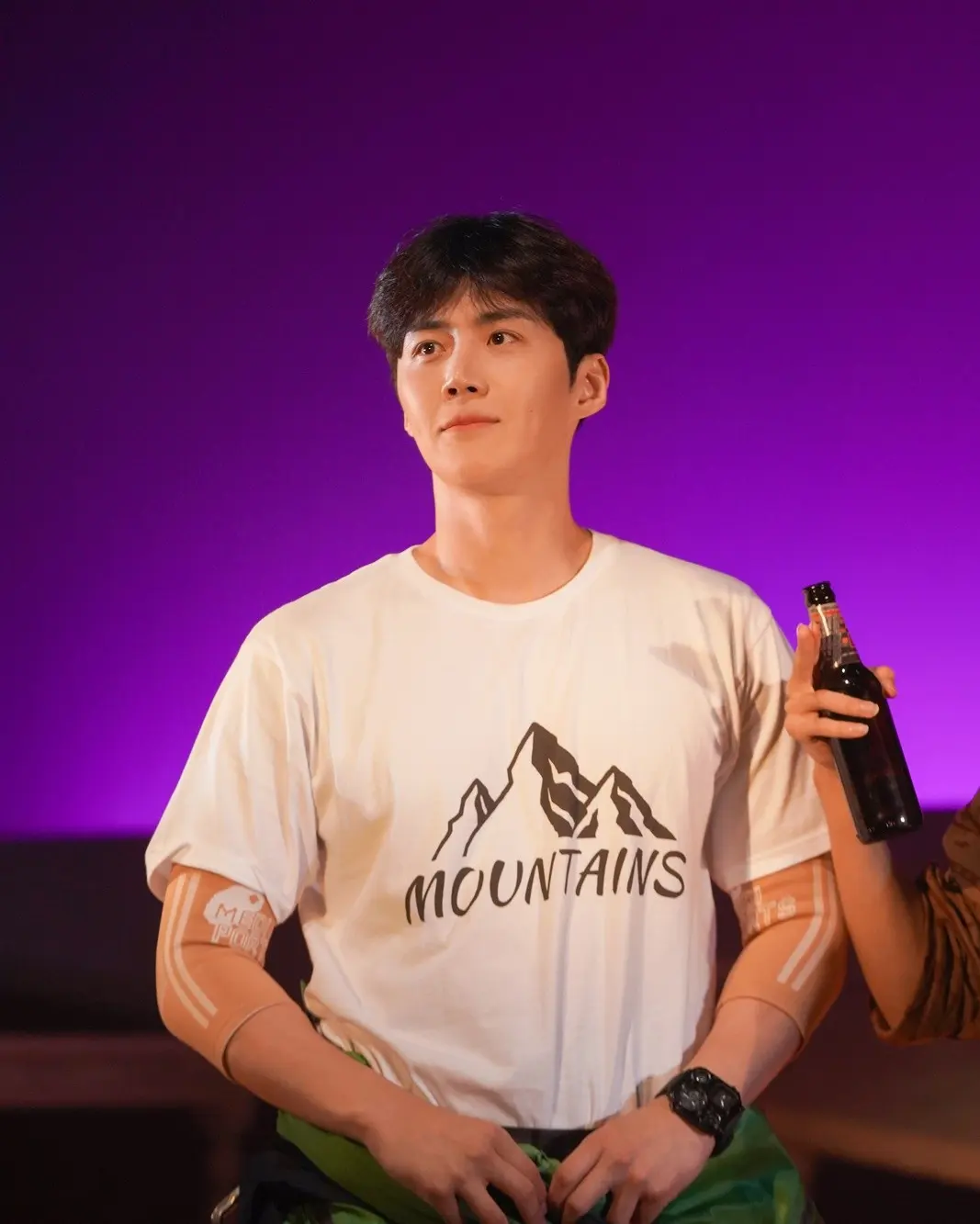 Behind-the-scenes cut of Kim Seonho