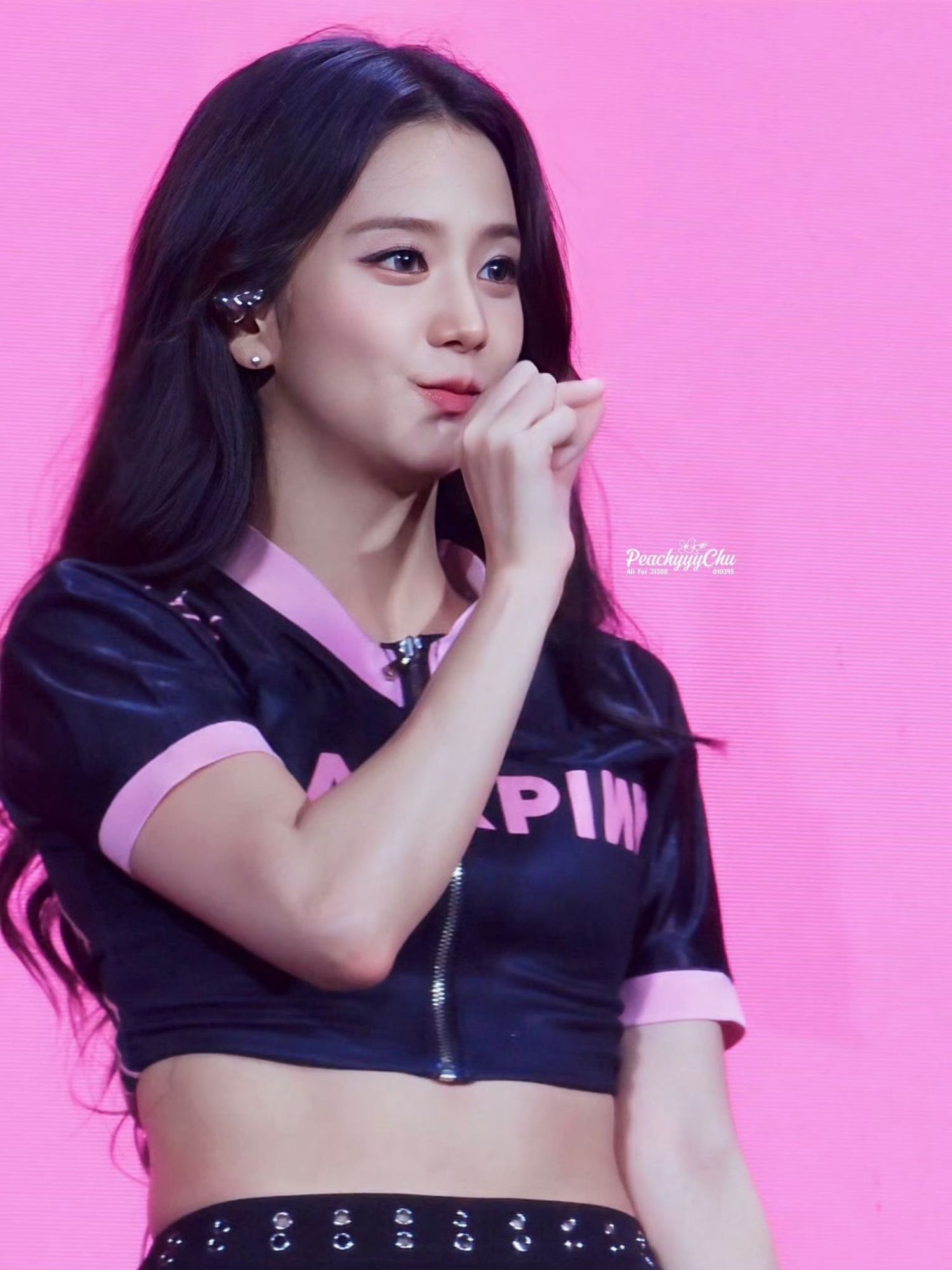 Behind-the-scenes cut of Jisoo (1995)