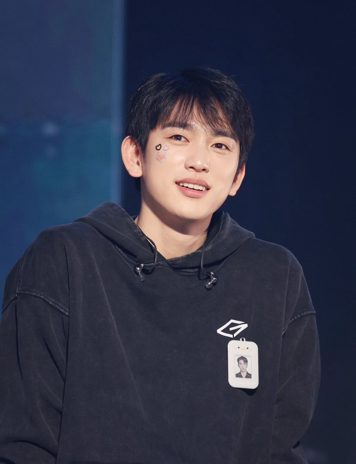 Behind-the-scenes cut of Park Jinyoung