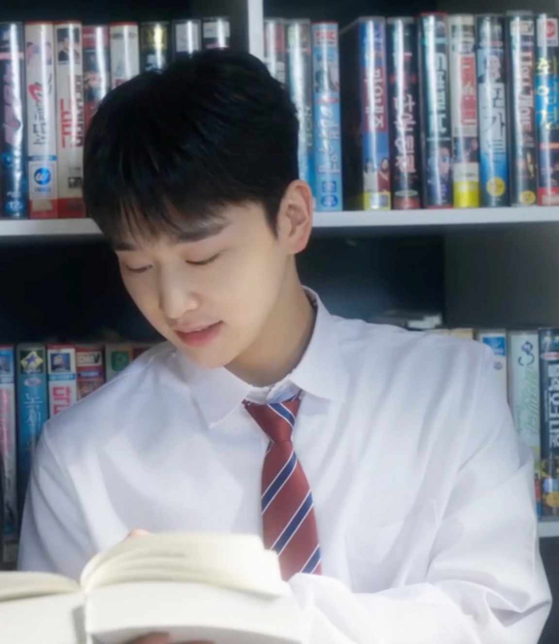 A moment captured by a fan of Kim Yoonwoo