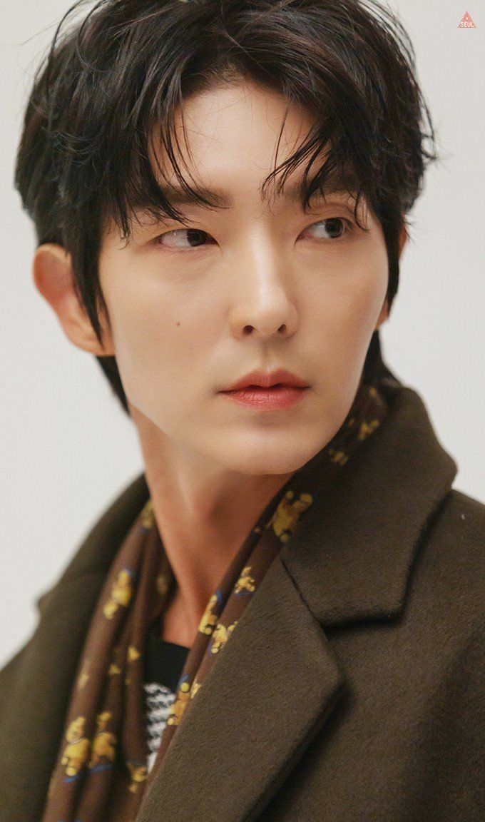 A moment captured by a fan of Lee Joongi