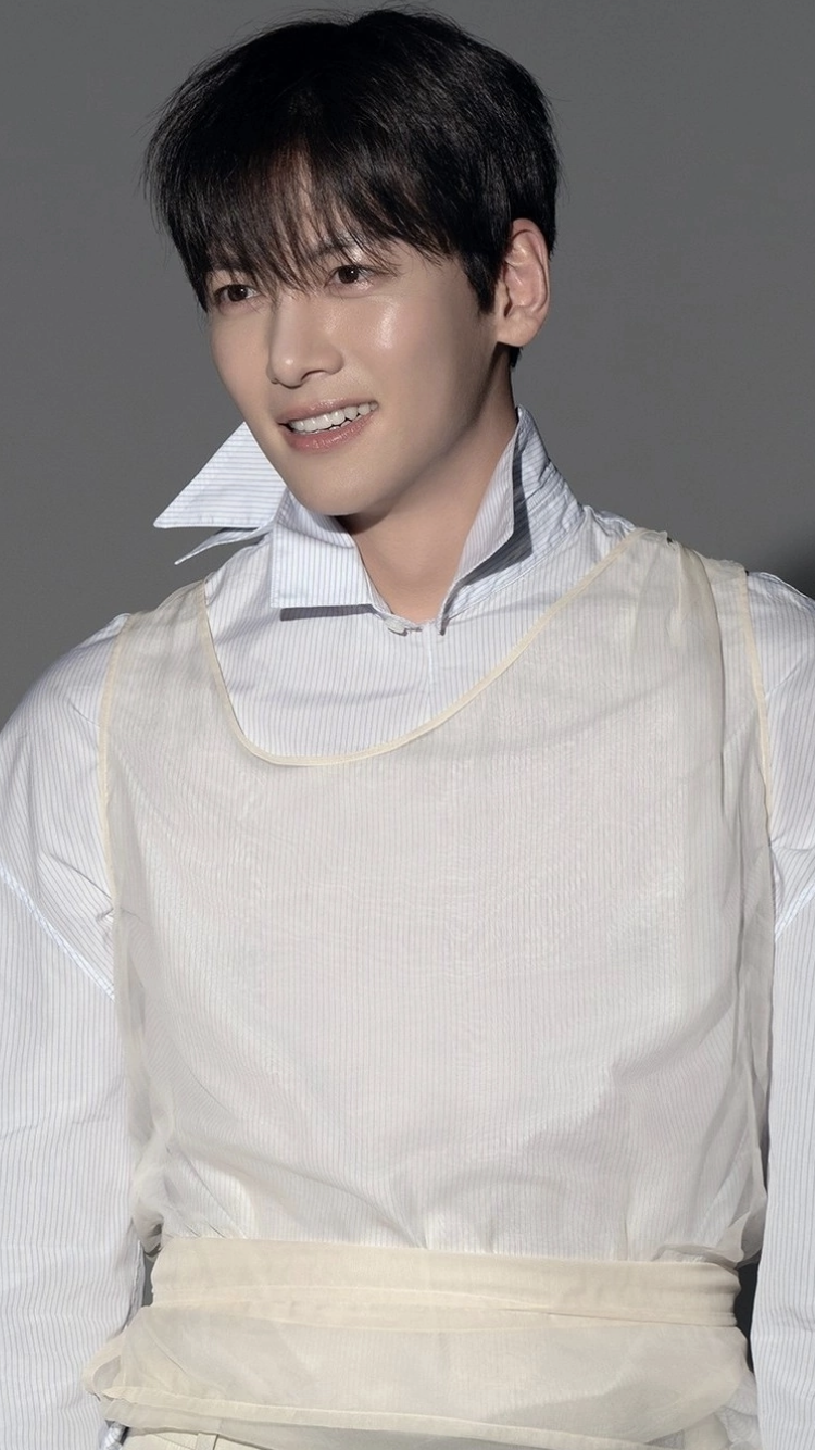 Emotional wallpaper shared by fans for Ji Changwook