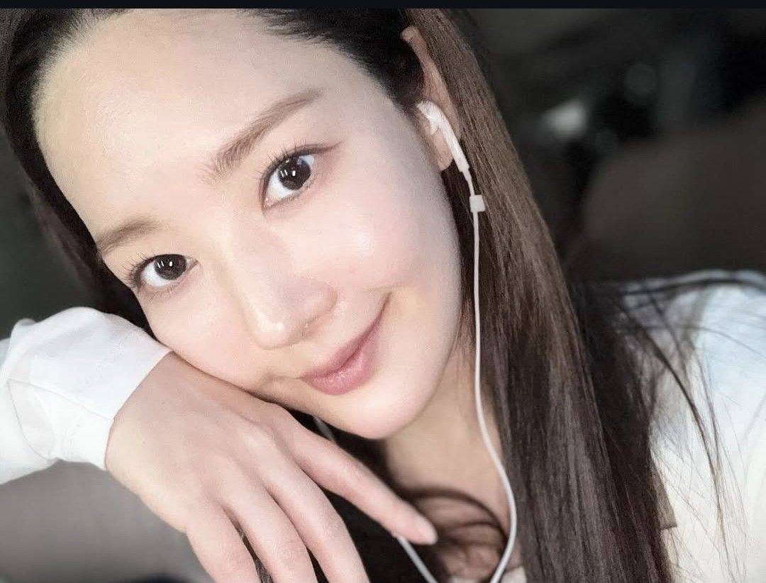 Behind-the-scenes cut of Park Minyoung