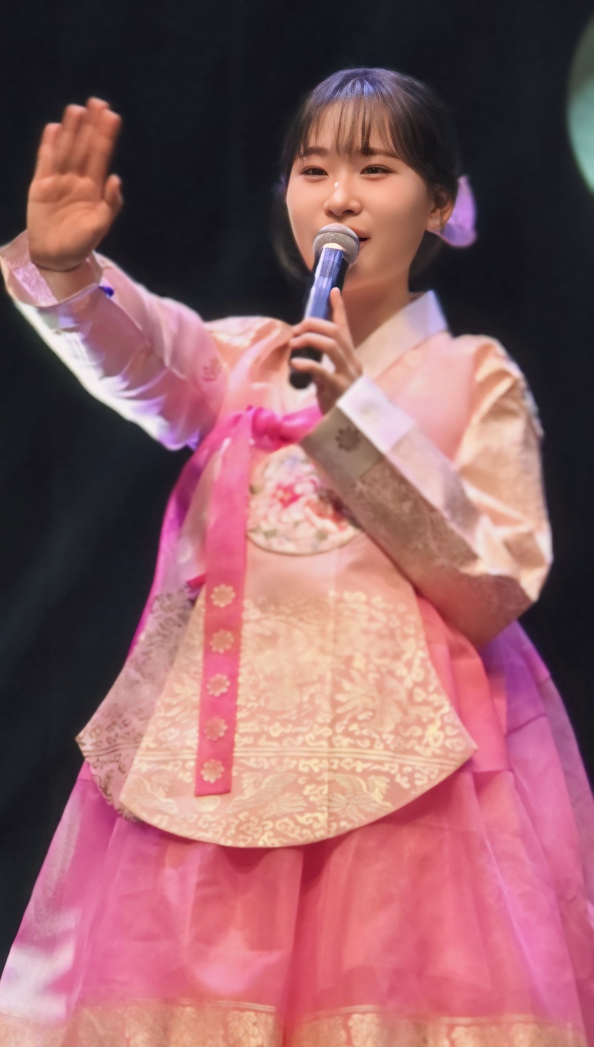 Emotional wallpaper shared by fans for Kim Dahyun