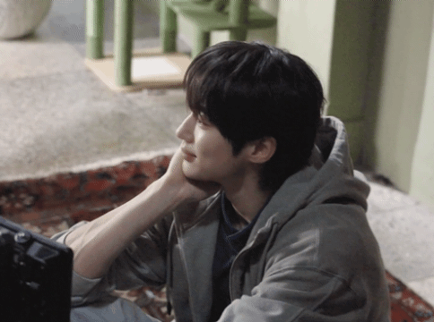 Behind-the-scenes cut of Byeon Wooseok