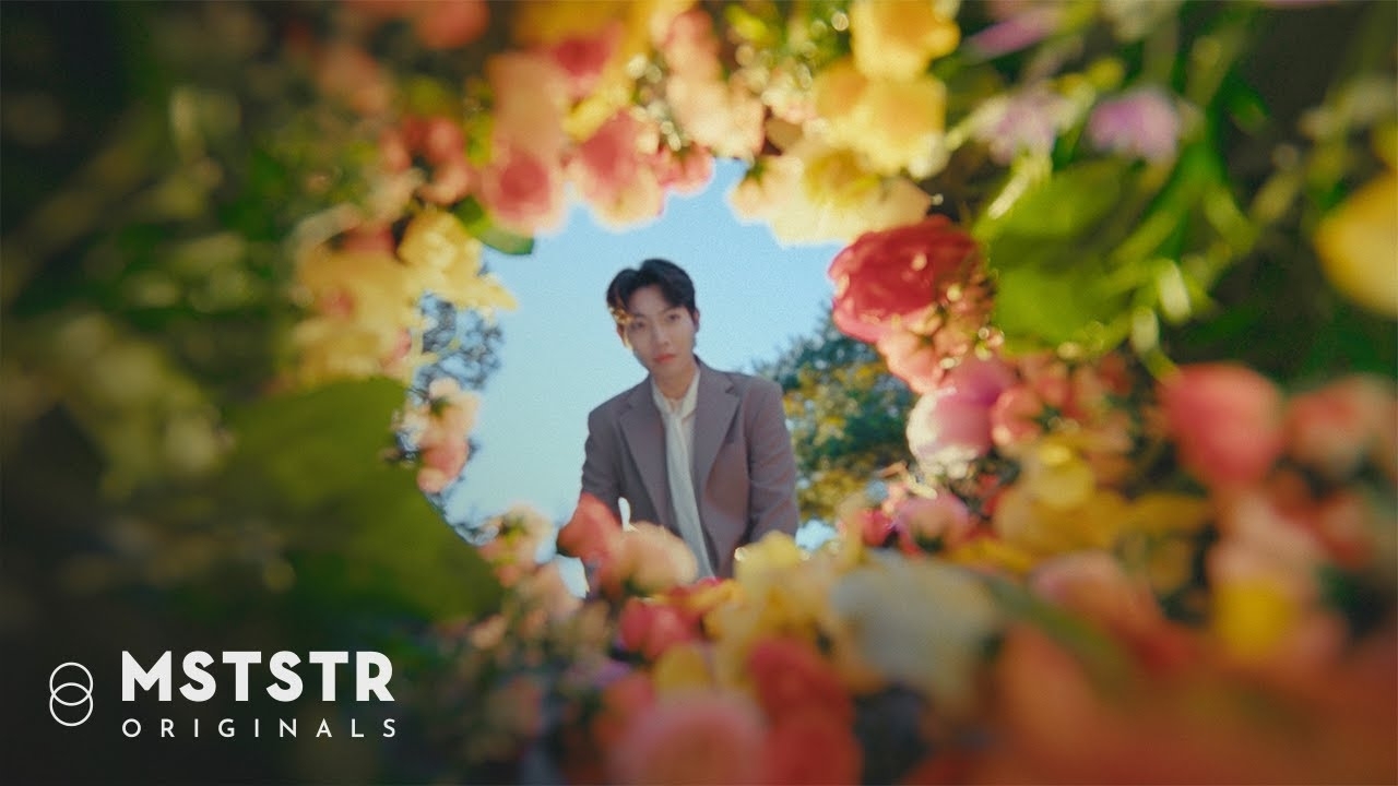 A moment captured by a fan of Son Taejin