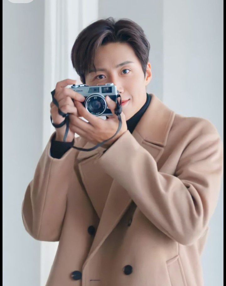 Behind-the-scenes cut of Kim Seonho