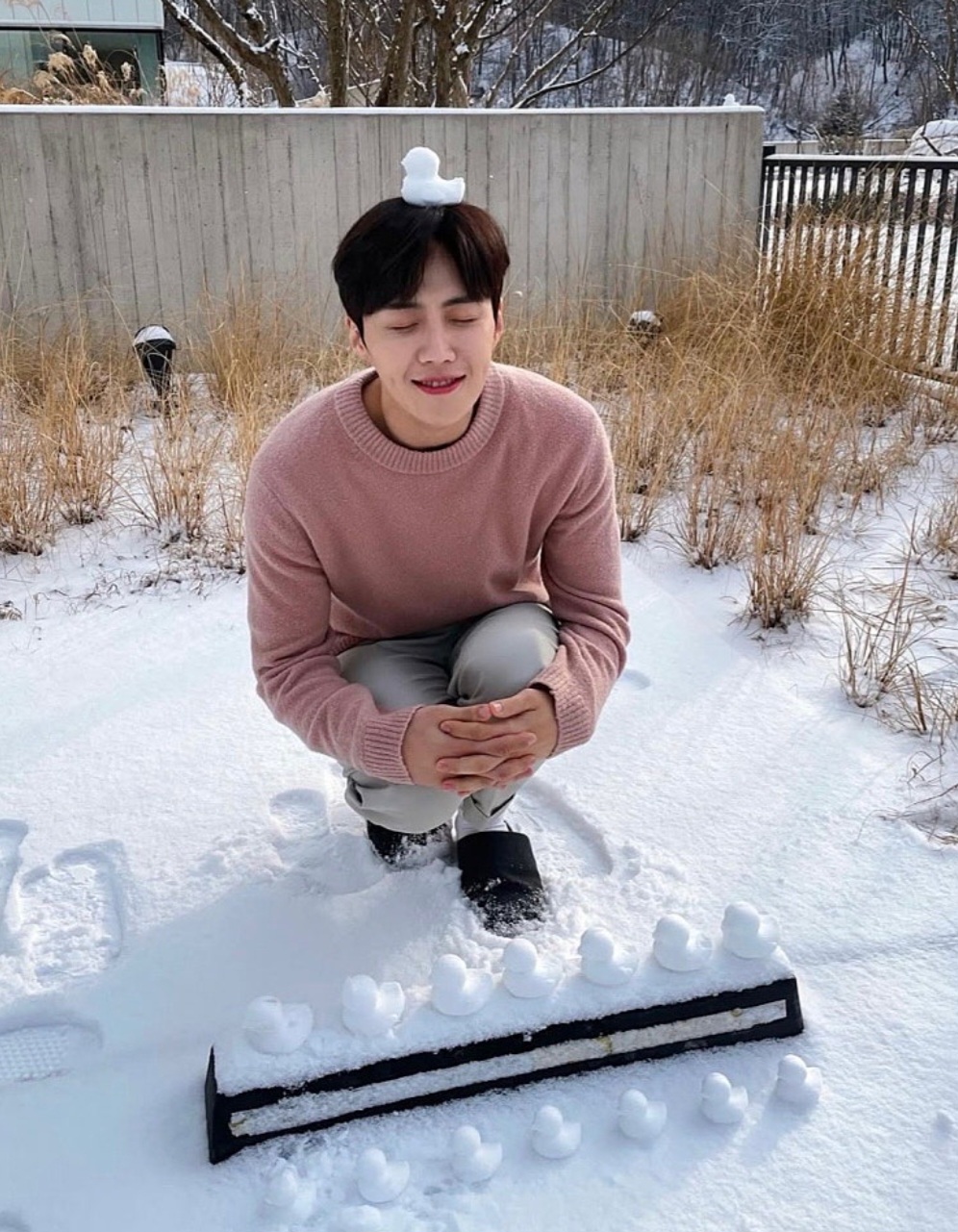 Behind-the-scenes cut of Kim Seonho