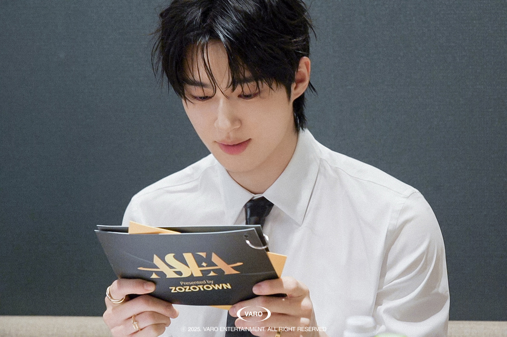 Behind-the-scenes cut of Byeon Wooseok