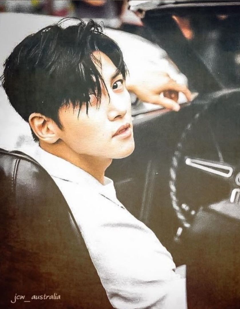 Behind-the-scenes cut of Ji Changwook