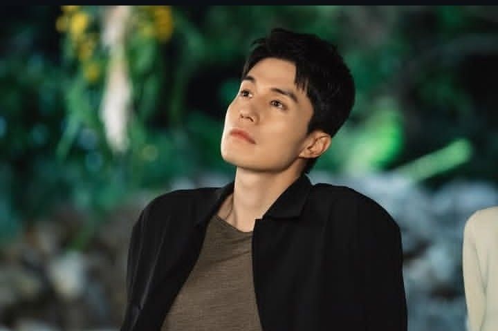 Recent activity shot of Lee Dongwook