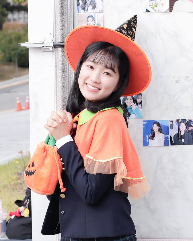 Behind-the-scenes cut of Kim Hyeyoon