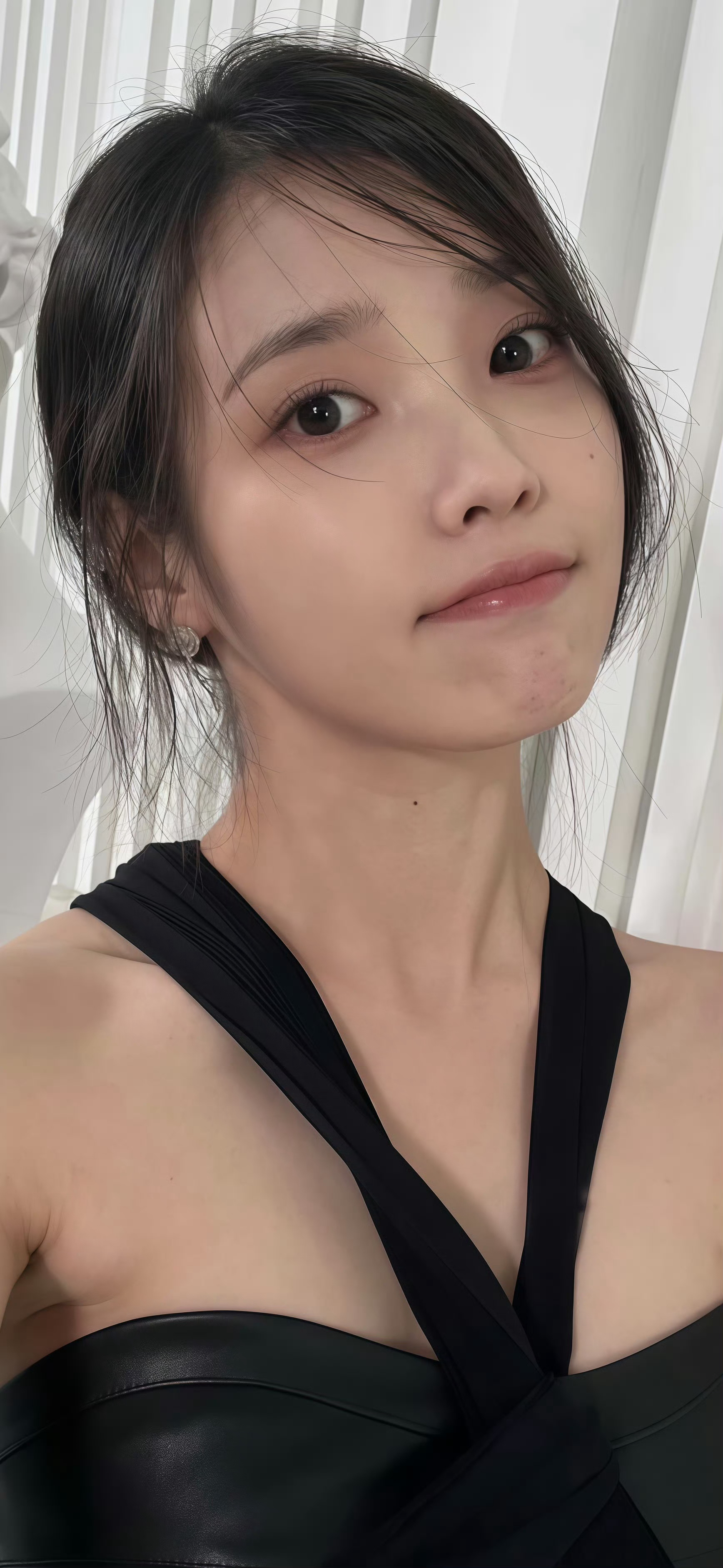 Behind-the-scenes cut of IU