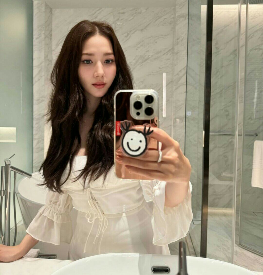 Latest photo of Park Minyoung