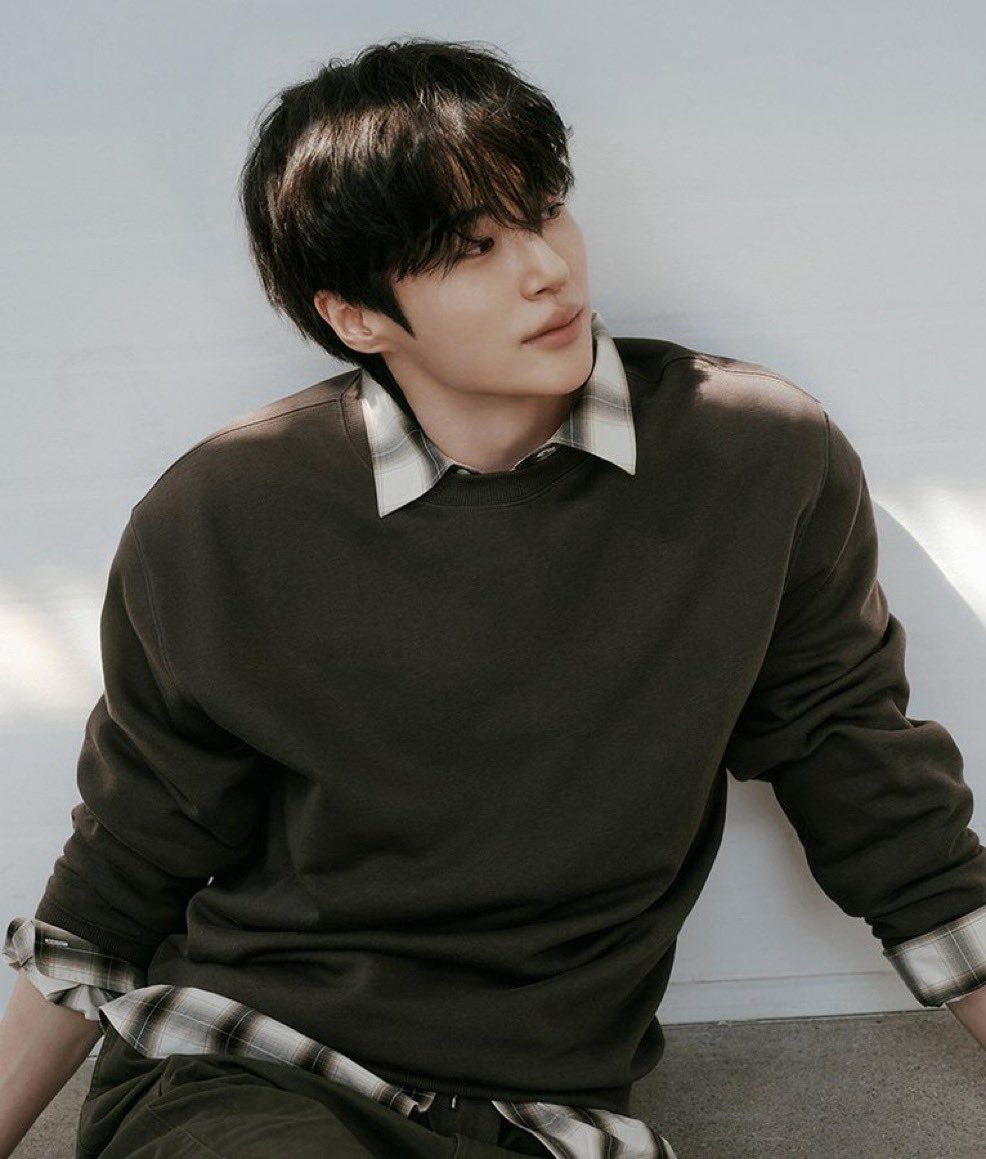 Behind-the-scenes cut of Byeon Wooseok