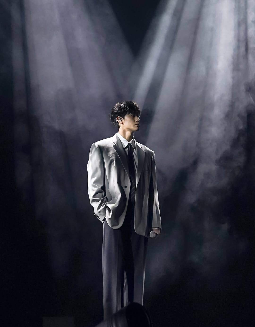 Behind-the-scenes cut of Lee Dohyun
