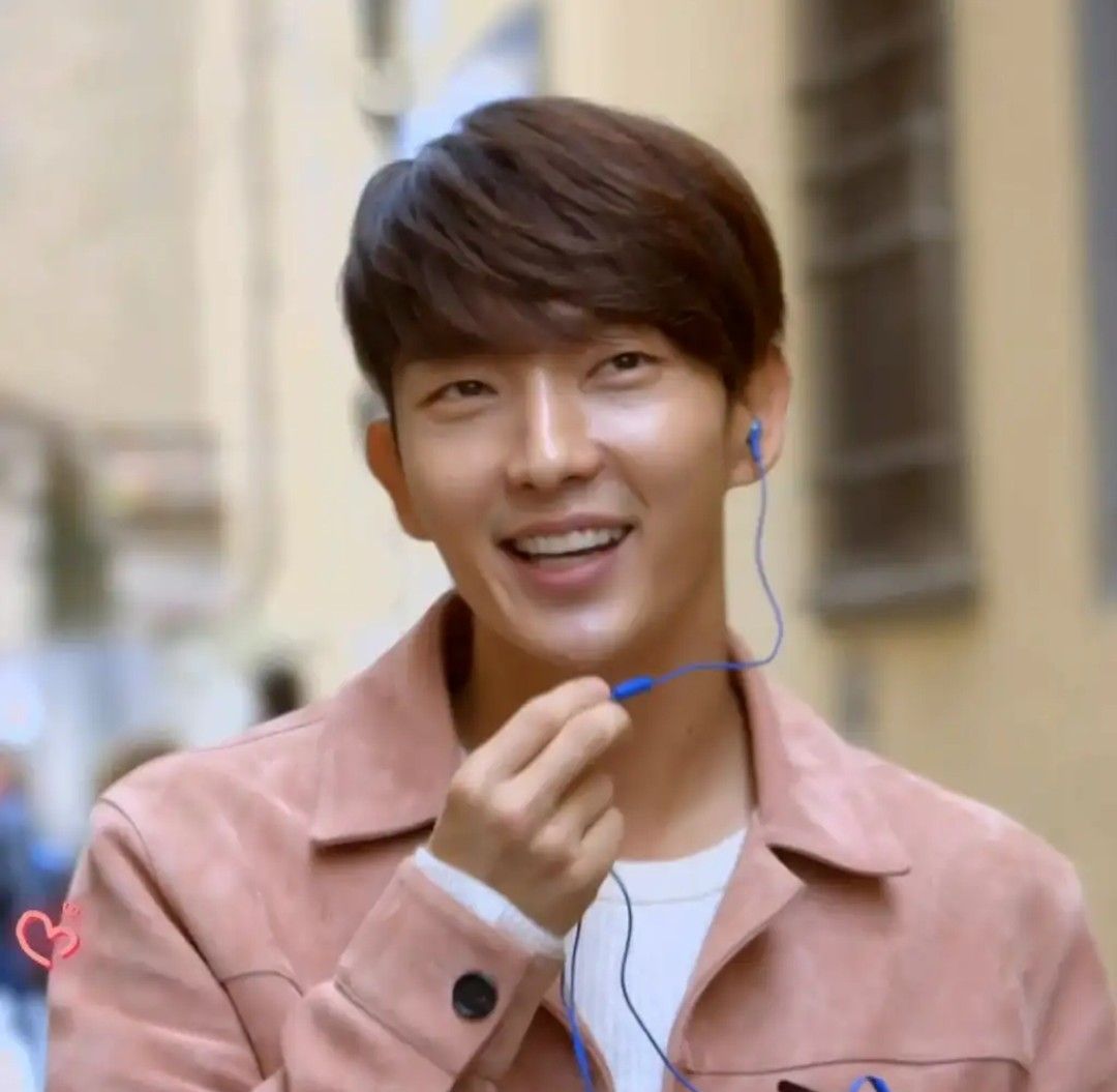 Behind-the-scenes cut of Lee Joongi