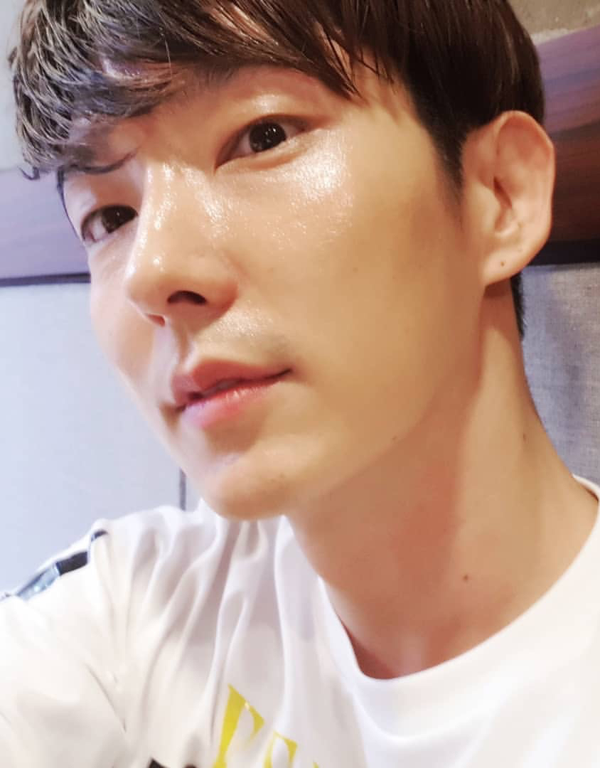 Behind-the-scenes cut of Lee Joongi