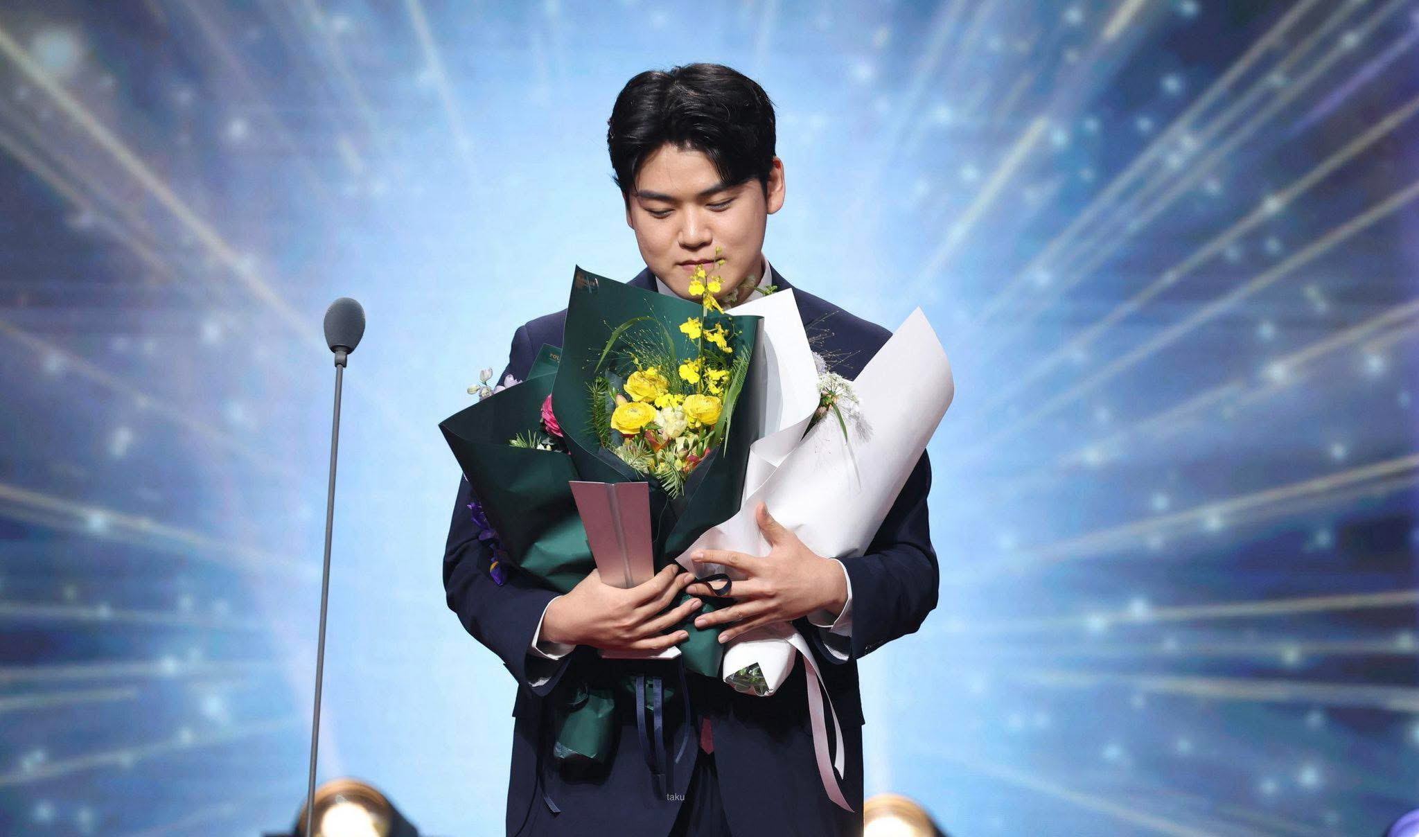 Gumayusi的最新照片